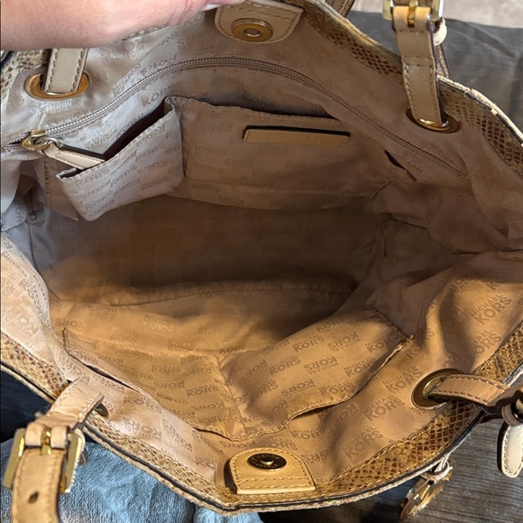 MICHAEL KORS Jet Set Snakeskin Embossed Leather Tote Gold Hardware - Picture 10 of 12